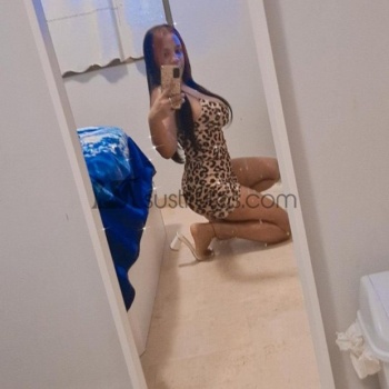 Soy luna de 27 años dominicana, acabo de llegar a elche y me gustaría hacer nuevas amistades, Elche