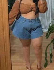 Karol cariñosita y vivo sola