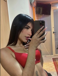 Lucia jovencita , delgada