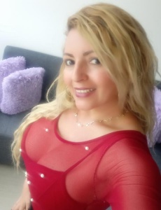 Mi nombre es DISHELL una LATINA tierna, blanquita