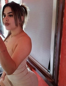 Mónica cariñosa