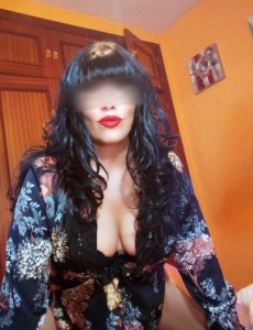 Guapa española contáctame a partir de las 12 de la mañana sola en casa quieres venir a verme?