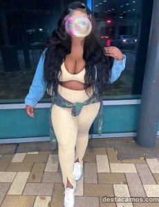 Recién llegada hermosa mujer