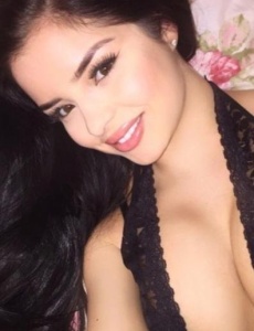 Sensual y tentadora carmen morena dulce.. Muy cariñosa benidorm