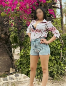 Amelia, soy una jovencita colombiana muy guapa con una carita muy dulce, una piel blanquita y suave y una sonrisa hermosa