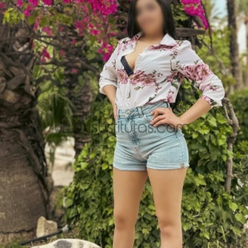 Amelia, soy una jovencita colombiana muy guapa con una carita muy dulce, una piel blanquita y suave y una sonrisa hermosa, Elche