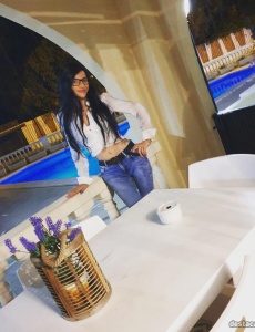 Morena guapa y implicada