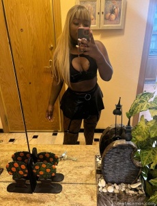 Jovencita exótica y completa
