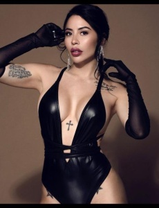 Latina morena hermosa