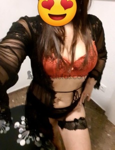Hola, soy la mujer de la foto, antes secretaria ahora ejerciendo de escort y masajista muy aplicada