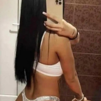 Morena hermosa con curvas, Benidorm