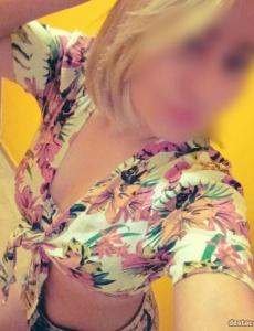 Mely encantadora simpática rubia...