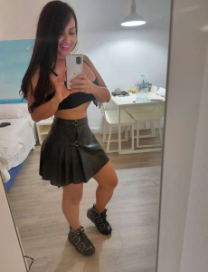 Latina juguetona