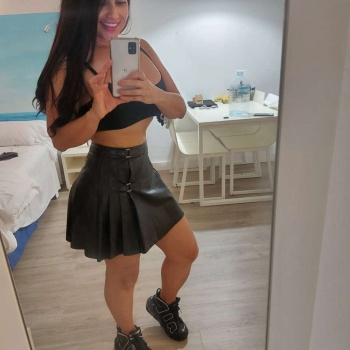Latina juguetona, Alicante