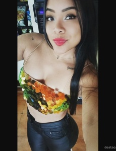 Novedad chica juguetona cariñosa