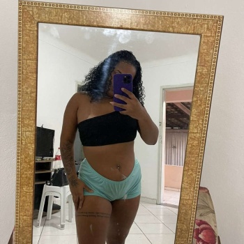 Júlia, morena de 20 años, Alicante
