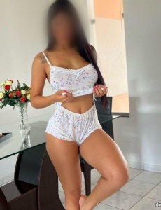 Latina muy traviesa, de todo para una buena f..
