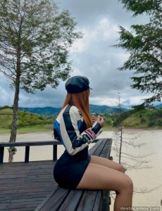 Una chica alegre amable y cariñosa con saber