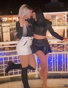 Juguetonas sensualles rubia y morena