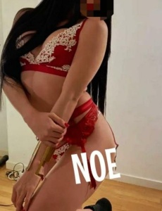 Noe un encanto de chica latina