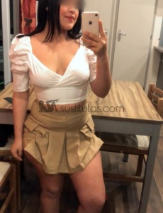 Soy carolina, una escort universitaria sumamente servicial