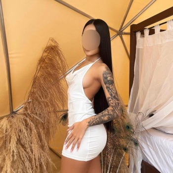 Alisson colombiana tatuada espectacular en alicante, Alicante