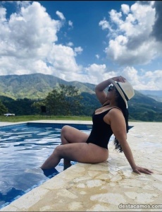 Sofia, la diosa latina de curvas irresistibles y