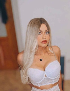 Alice, cariñosa jovencita en alicante
