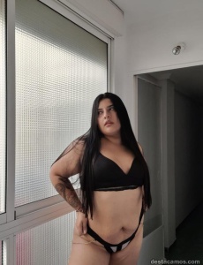 Veronica exuberante y sensual escortlatina en el centro de alcoy