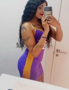 Hola corazón soy yessica, una joven morena muy amable, extrovertida y dedicada