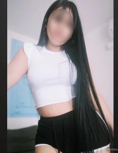 ¡Hola! Soy Mia, una mujer  y llena