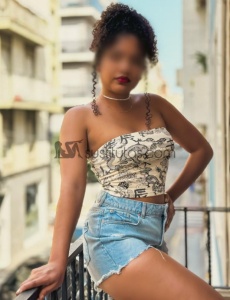 Mi nombre es cataleya, mulata venezolana con una silueta hermosa, piel canela y labios carnosos