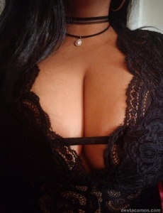 Mujer latina creativa