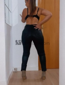 Hola soy fio, una escort totalmente dueña de mi tiempo, disfrutarás de mi compañía y de un rico masaje