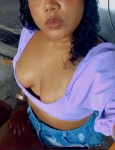 Scarlett, morena de 20 años