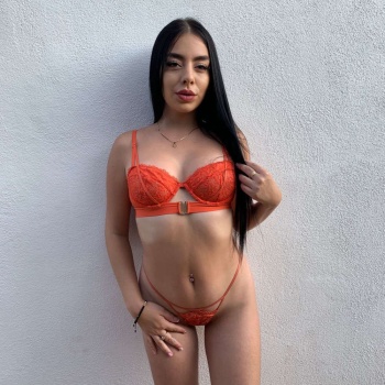 Emily, dulce colombiana en elche, Elche