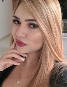 Luna, rubia colombiana en elche