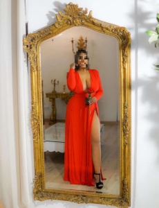 Encantadora, curvy, objetivo: disfrutar