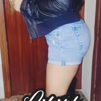 Would you like to see two girls, Denia