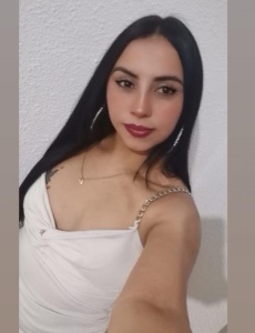 Hermosa megan latina