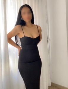 Chica con cuerpo de modelo mando vídeo