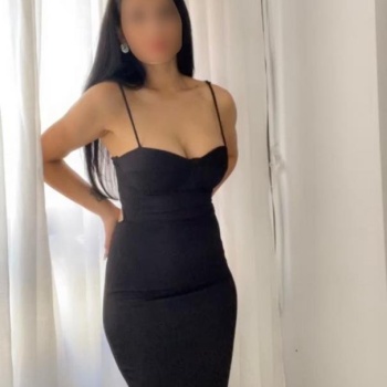 Chica con cuerpo de modelo mando vídeo, Torrevieja