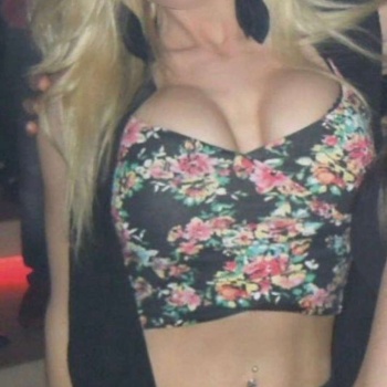 Channel, ojos azules, cuerpo de diosa, Alicante