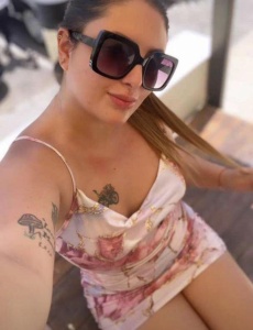 Violeta jovencita masajista venezolana en javea