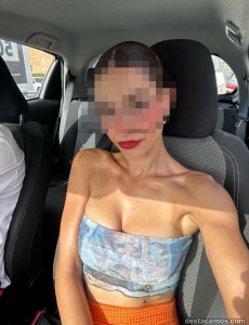 Chica joven, simpática, y elegante