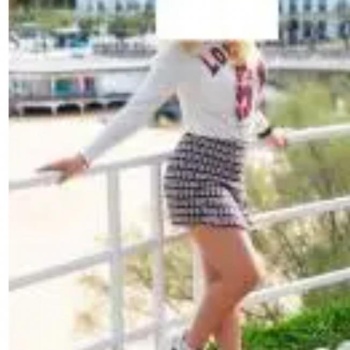 Chica guapa discreta y educada española, Alicante