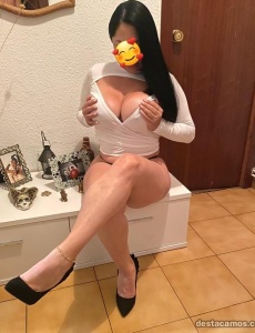 Colombiana de lindas curvas y muy encantadora