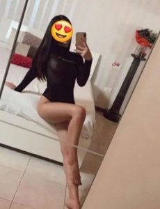 Paula española veintiséis años simpática guapa y educada