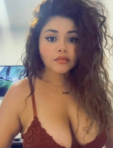Chica exotica exuberante.