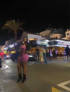 Kim latina piel canela